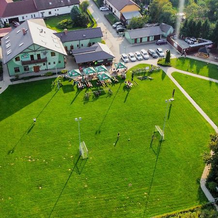 卡蒙内茨膳食公寓酒店及餐厅 Jilešovice 外观 照片