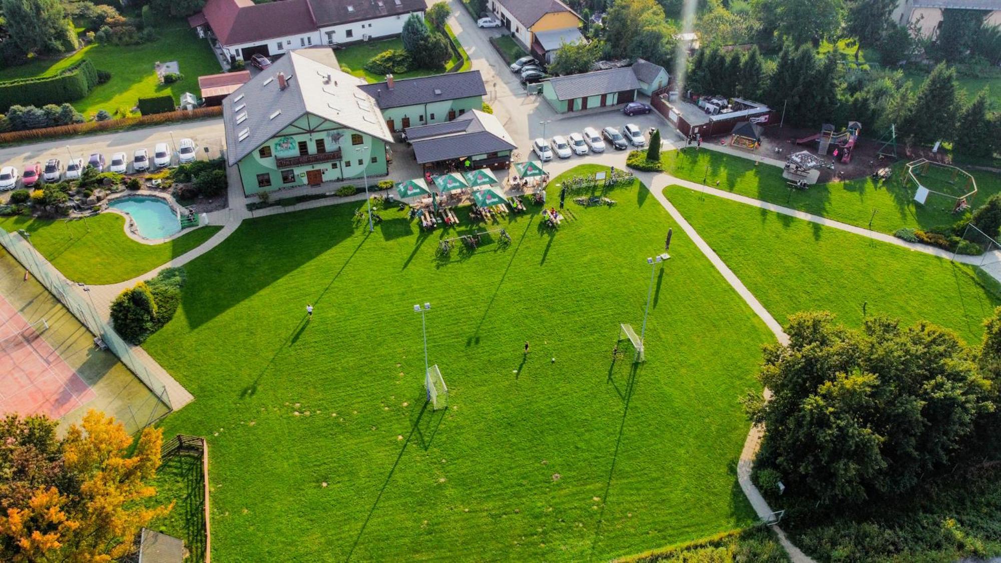 卡蒙内茨膳食公寓酒店及餐厅 Jilešovice 外观 照片